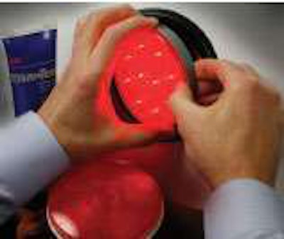 LED and incandescent lamps use the same connections for ease of installation.