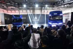 Mitsubishi Fuso Features New Class 8 Truck