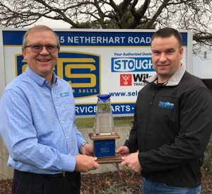 Stoughton Sales Director Bill Hasz (left) and Select Trailer Sales President Jamie Ferguson