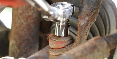 Snap-on’s new FDX socket has a ledge or groove on the outer surface that makes it easier for the socket to be removed from the ratchet even with oily hands. The larger block numbers stamped on the sockets makes it easier to identify the size.