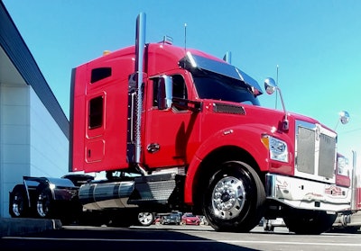 Kenworth T880S with set-forward front axle