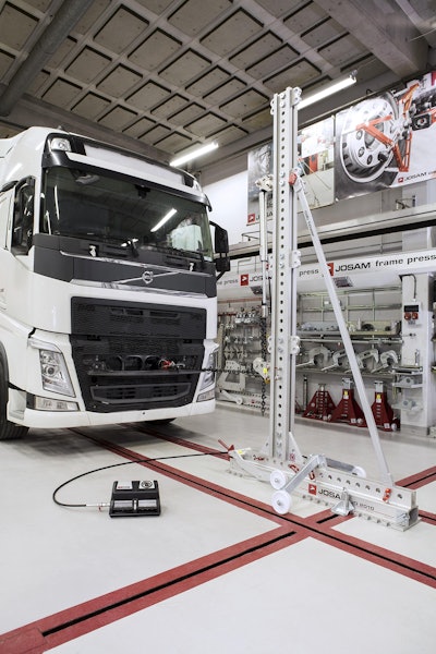 Josam Cab Tower For High Reach Body Repair