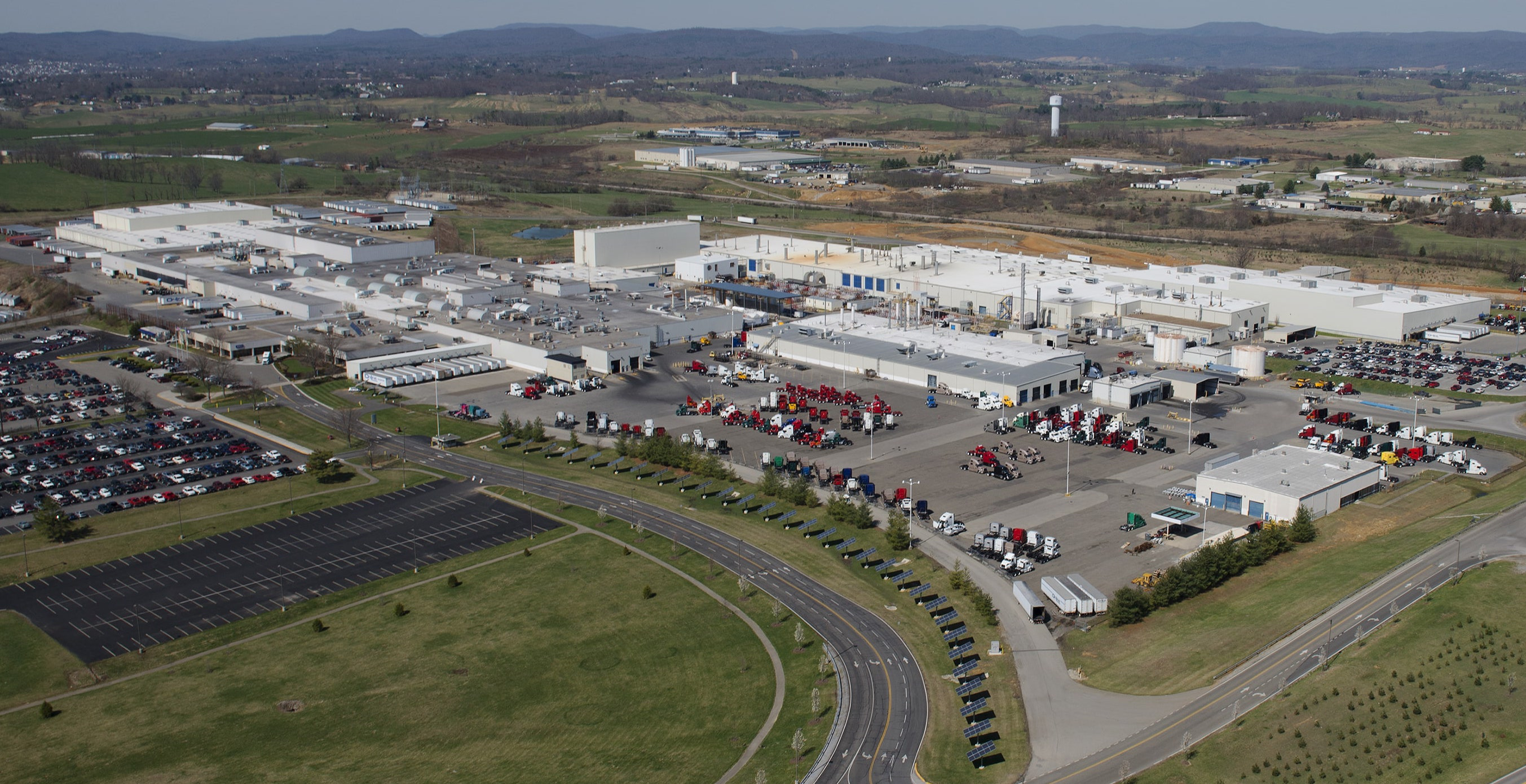 Volvo-Trucks-New-River-Valley-Facility-crop-min