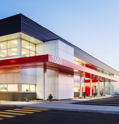 Kenworth Montreal remodeled facility