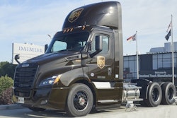 DTNA 750k Truck-min-horiz