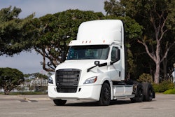 Freightliner-eCascadia-min