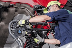 Tech adjusting hoses-min