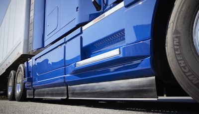 Mack Anthem side fairings