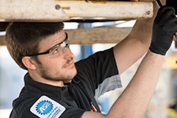 ASE-tech-performin-repair-min