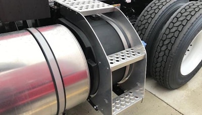 Kenworth Announced It Has Introduced A New, Optional Def Tank With Integrated Steps Designed For The Kenworth T680 And Kenworth T880