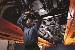Tech service repair maintenance work-min