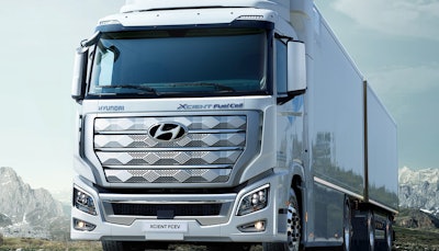 07.20.HyundaiHero fuel cell truck-min