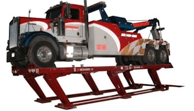 Because Mohawk’s parallelogram lift rises up at angle it can provide more space for tech work areas and toolboxes.