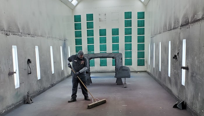 Rush-Truck-Centers-San-Antonio-paint-booth700-400-min