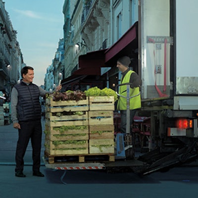 Truck hauling produce using Carrier Transicold