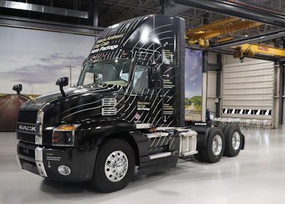 Mack Anthem with new roof fairing