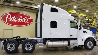 Peterbilt Model 567 Ultra Loft