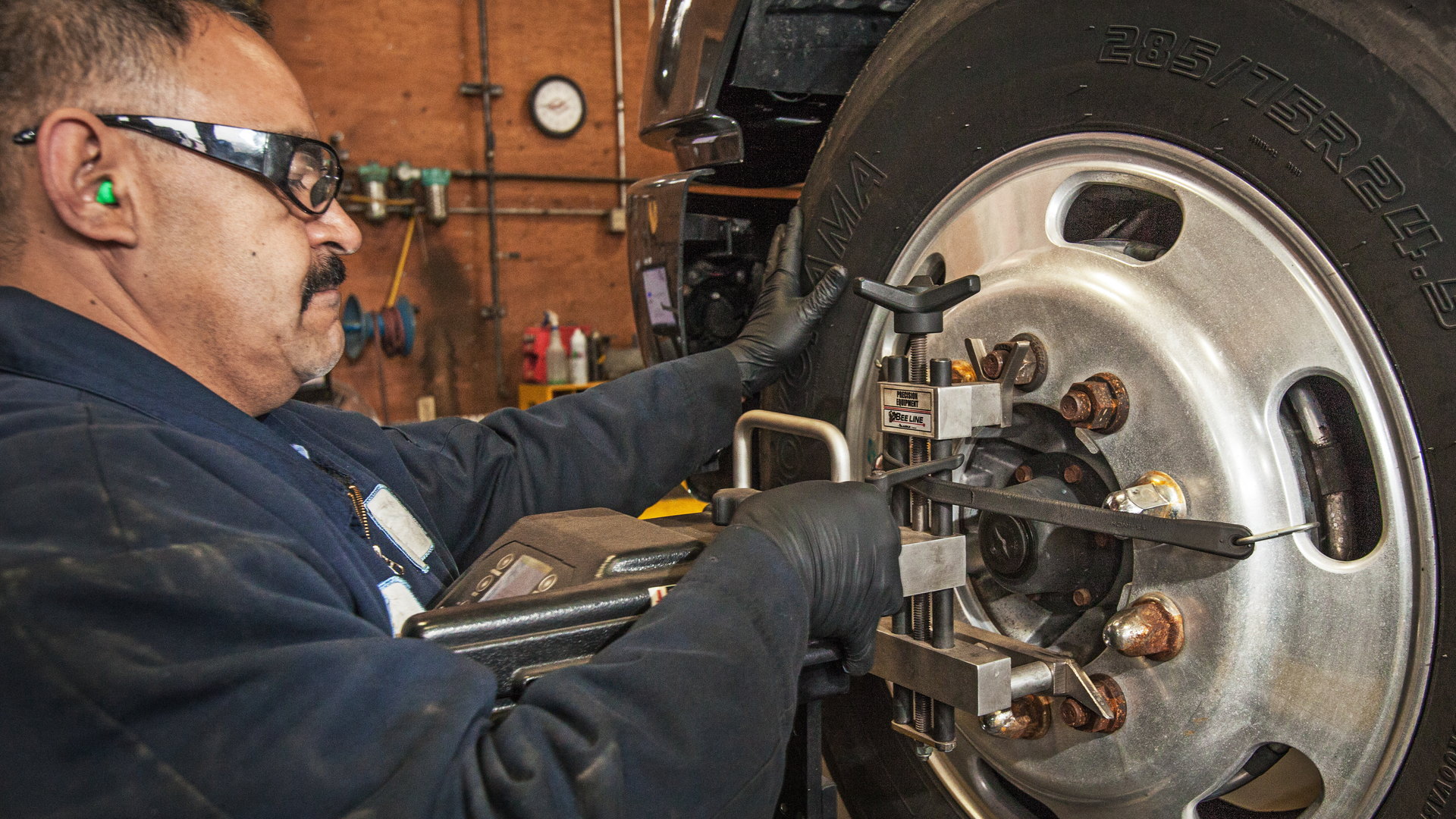How to inspect brake drums in a heavyduty Class 8 semi truck Trucks, Parts, Service