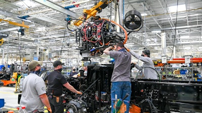 Mack LR electric in production