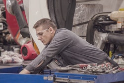 DTNA tech during production