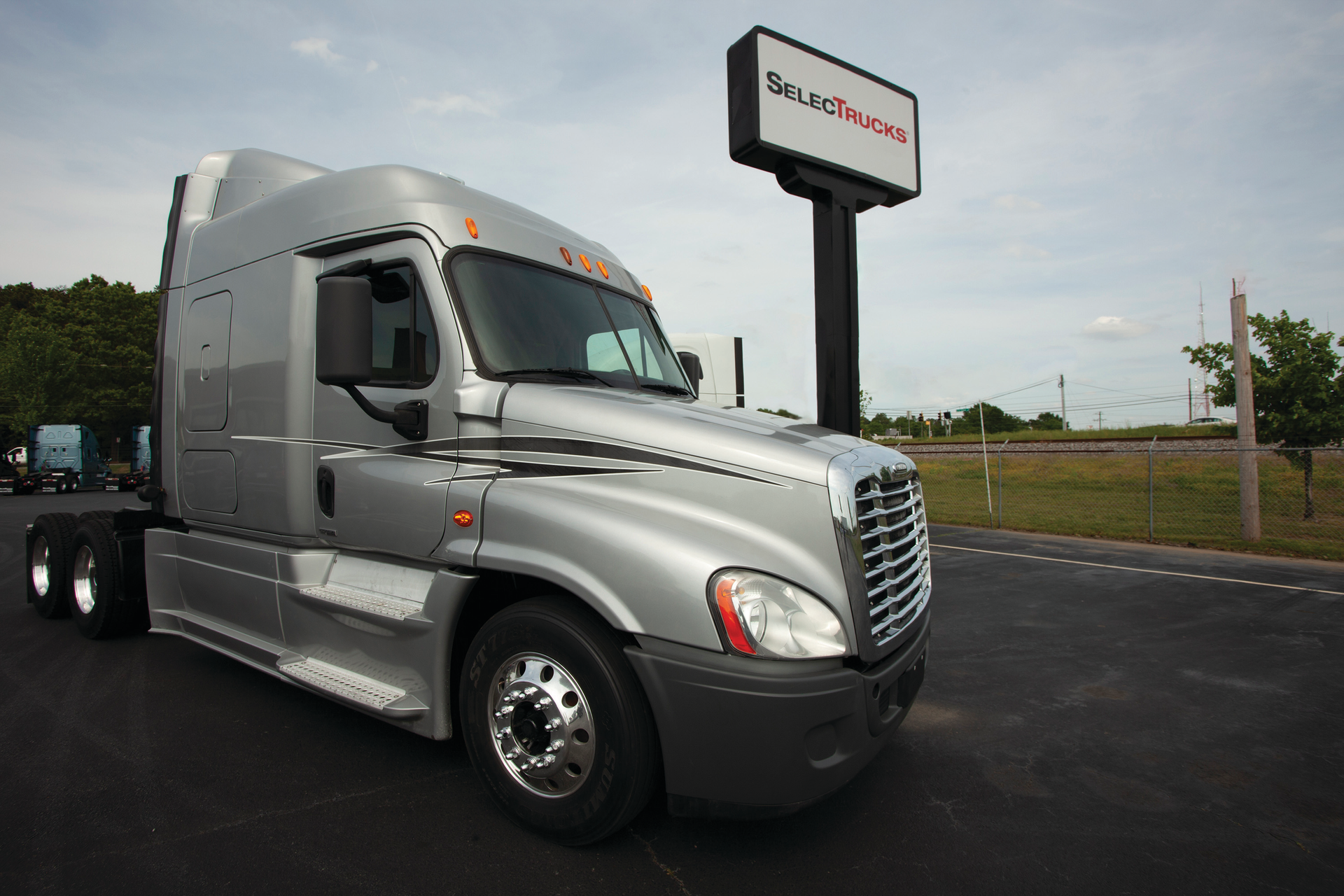 SelecTrucks used truck dealer