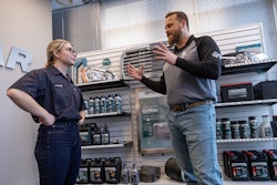 Fleetrite associate with customer