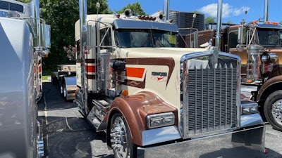 Fleenor Brothers' 'The Duke' 2016 Kenworth W900L