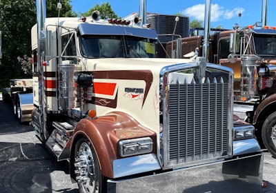 Fleenor Brothers' 2016 Kenworth W900, 'The Duke'