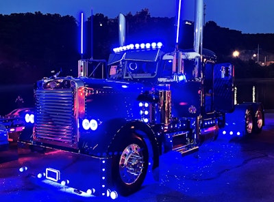 Randy Victory's 1986 Peterbilt 359 at night