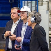 Sen. Wyden visits ConMet foundry