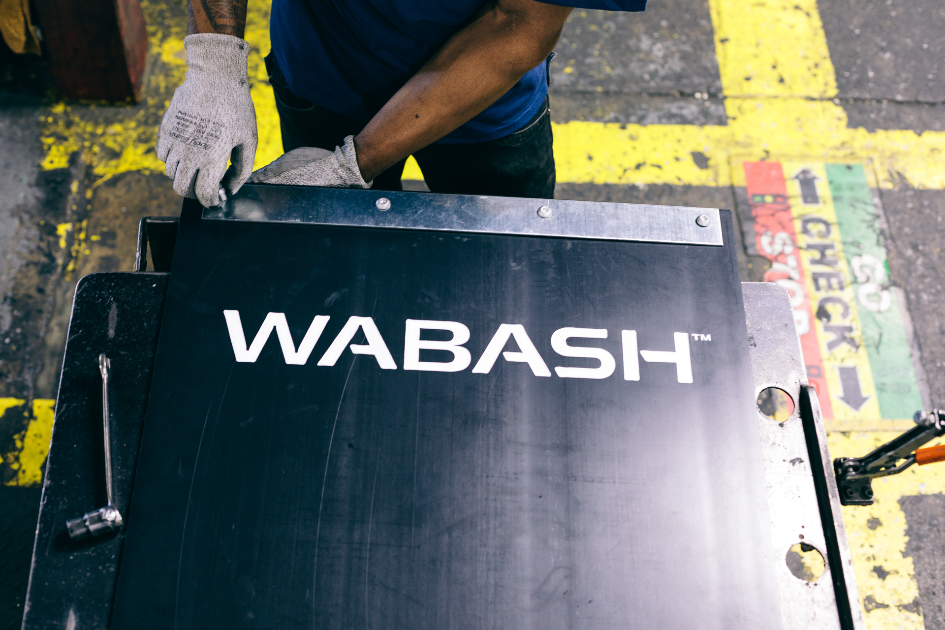 Assembling Wabash mudflap.