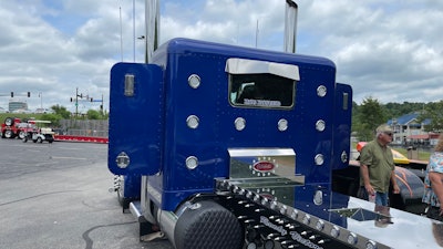 Randy Victory's 1986 Peterbilt 359 rear view
