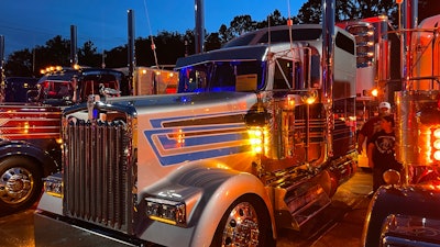Fleenor Bros.' 2022 Kenworth W900 at night