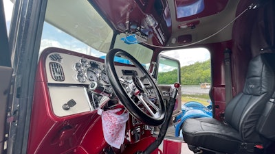 Interior of VDZ Customs' 1995 Peterbilt 379