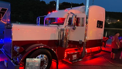 VDZ Customs 1995 Peterbilt 379