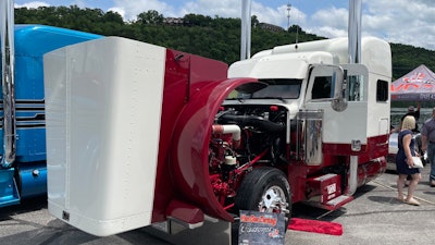 VDZ Customs' 1995 Peterbilt 379