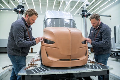 Freightliner SuperTruckII clay model