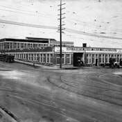 A historical photo of the Kenworth Motor Truck Co. in the 1920s.