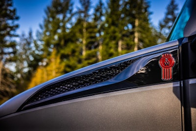 A Kenworth badge on the T680