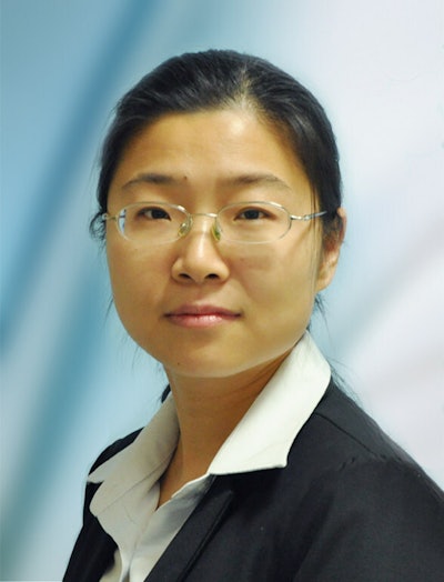 A picture of a Chinese woman wearing glasses and a suit.