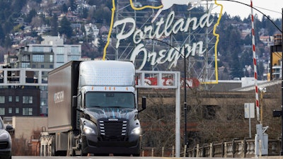 Freightliner eCascadia drives through Portland, Oregon