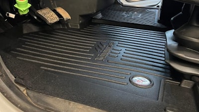 Minimizer floor mats for Paccar medium-duty truck