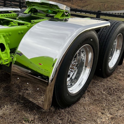 Hogebuilt's Peterbilt and Kenworth fender