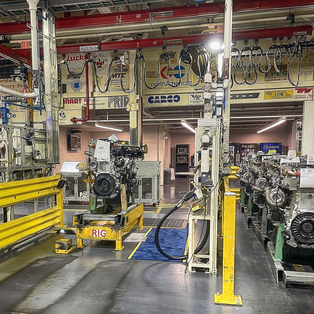 Detroit Diesel engine assembly line