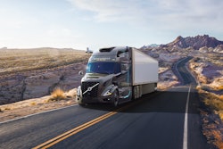 Volvo VNL Autonomous driving in the desert