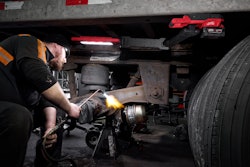 Milwaukee's extendable shop light