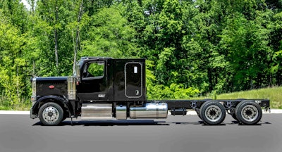 A Peterbilt 589 with auto hauler modifications from Fontaine Modification