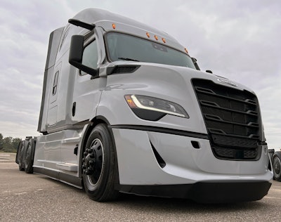 The Gen5 Cascadia gets a new hood and grille design, a redesigned A-pillar deflector, three-piece front wheel well closeouts, a hood-to-bumper seal, and new bumper air ducts along with factory-fit mirror camera system.