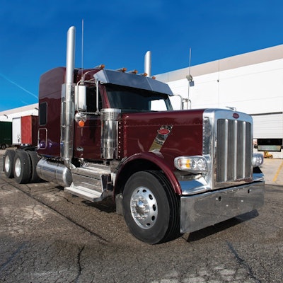 Peterbilt Model 589 with Panelite accessories