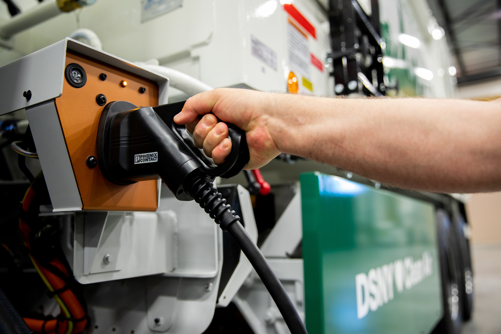 Mack&circledR; Lr Battery Electric Vehicle Charging